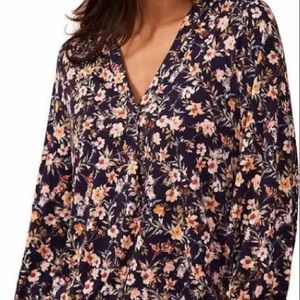 Vince Camuto size small Floral long sleeve blouse with belt